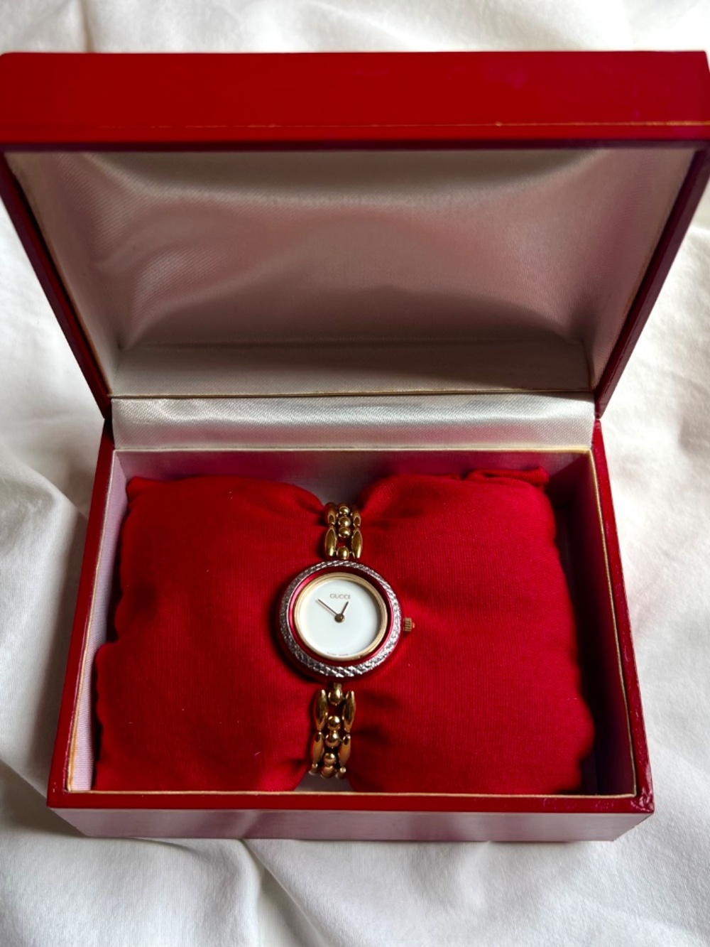 Vintage Gucci 11/12.2 Watch Diamond-Cut Red Bezel + 2 Bonus Bezels - Picture 11 of 14